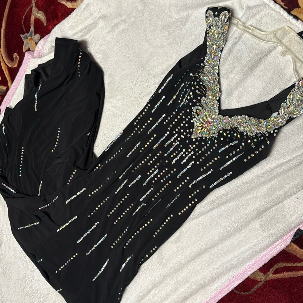 Beautiful Black & Aurora Waterfall Crystal Gown! Johnathan Kayne Size 6